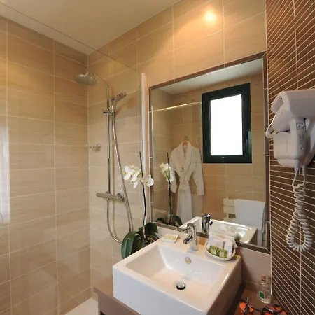 Otel Lutetia & 3*